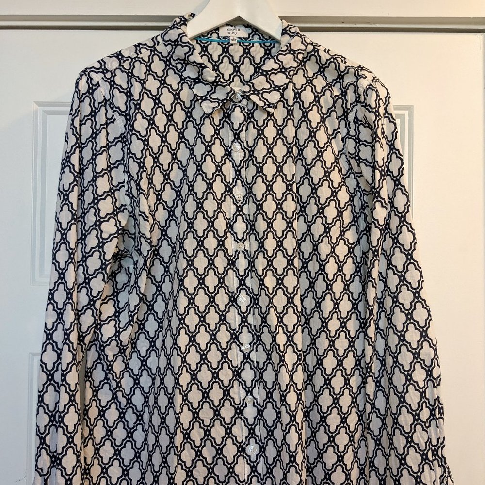 Crown & Ivy Button Down Shirt, Women's, size L